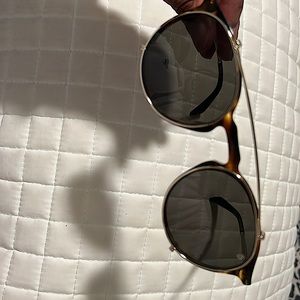 David Beckham’s men’s glasses with removable front shades